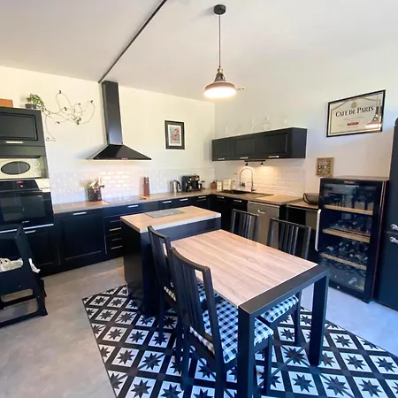 La Matours Apartment